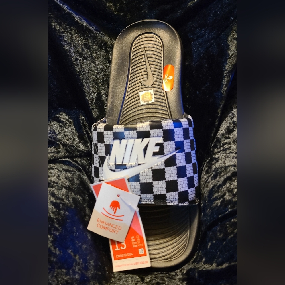 Mens size 13 Nike Victori  Slides